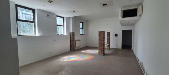 Дом с 6 спальнями в Кардано аль Кампо, Италия № 361245 13