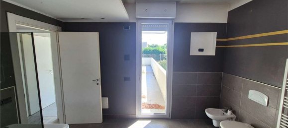 Дом с 6 спальнями в Кардано аль Кампо, Италия № 361245 24