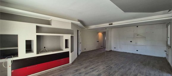 Дом с 6 спальнями в Кардано аль Кампо, Италия № 361245 21