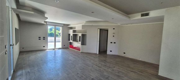 Дом с 6 спальнями в Кардано аль Кампо, Италия № 361245 20