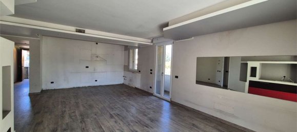 Дом с 6 спальнями в Кардано аль Кампо, Италия № 361245 27