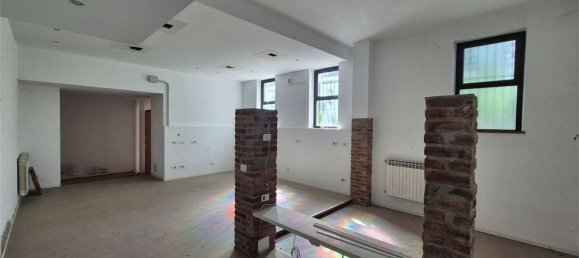 Дом с 6 спальнями в Кардано аль Кампо, Италия № 361245 14