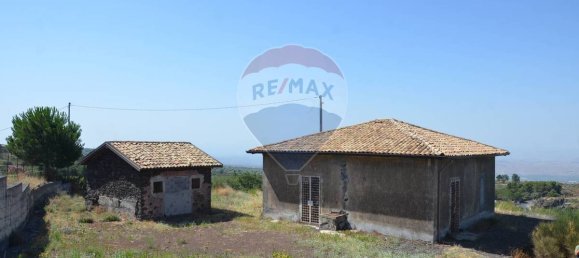 3 bedrooms House in Adrano, Italy No. 356397 6
