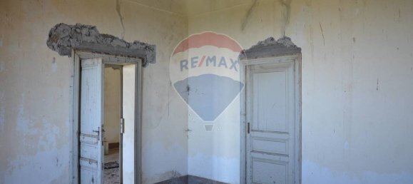 3 bedrooms House in Adrano, Italy No. 356397 15