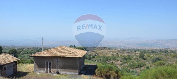 3 bedrooms House in Adrano, Italy No. 356397 3