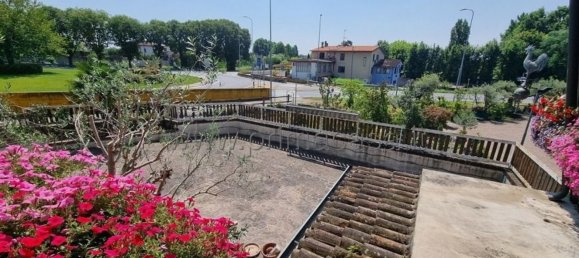 5 rooms House in Canneto sull'Oglio, Italy No. 70873 21