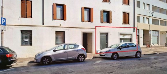 39m² Commercial property in Udine, Italy No. 373058 7