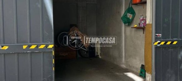 Garage à Mantua, Italy 14m² No. 351677 2