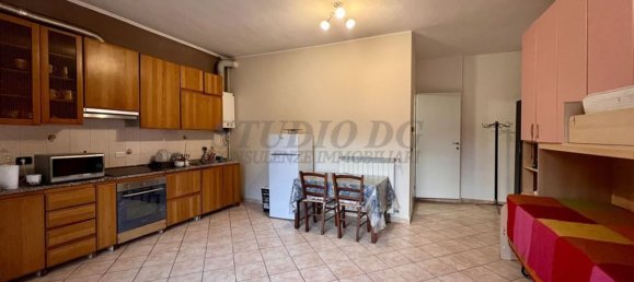 2-salle Appartement à Limbiate, Italy No. 137223 5