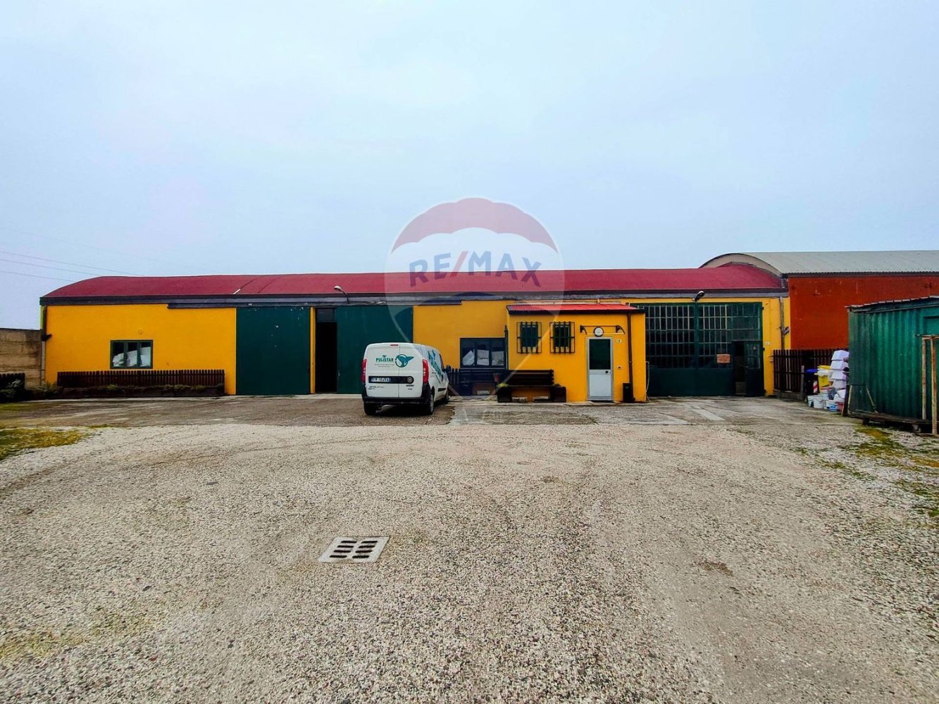 300m² Commercial property in Copparo, Italy No. 66208