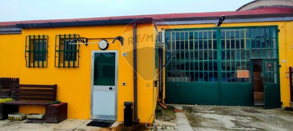 300m² Commercial property in Copparo, Italy No. 66208 4