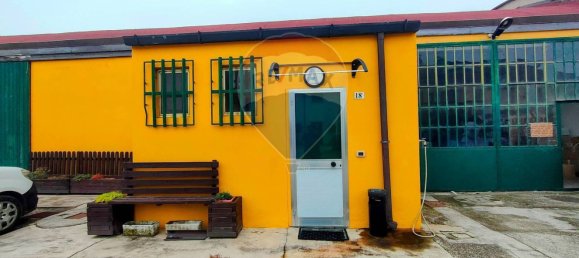 300m² Commercial property in Copparo, Italy No. 66208 3