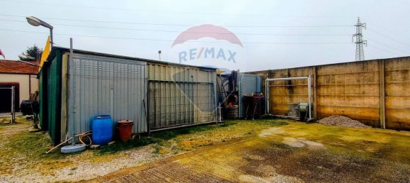300m² Commercial property in Copparo, Italy No. 66208 2