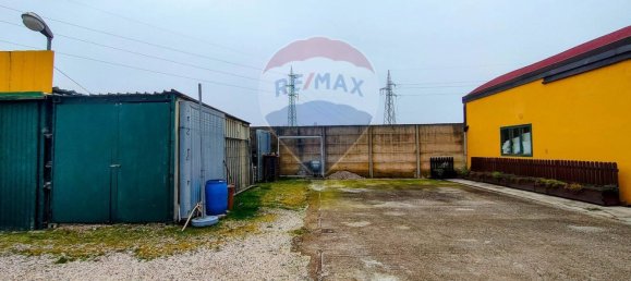 300m² Commercial property in Copparo, Italy No. 66208 11