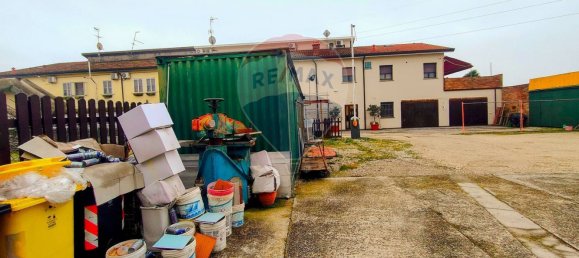 300m² Commercial property in Copparo, Italy No. 66208 5