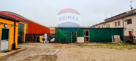 300m² Commercial property in Copparo, Italy No. 66208 8