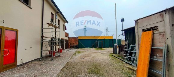 300m² Commercial property in Copparo, Italy No. 66208 10