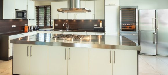 6 bedrooms Villa in Nueva Andalucia, Spain No. 2920 10