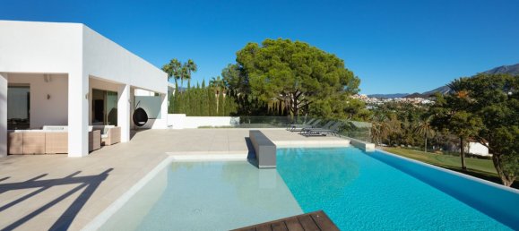 6 bedrooms Villa in Nueva Andalucia, Spain No. 2920 5