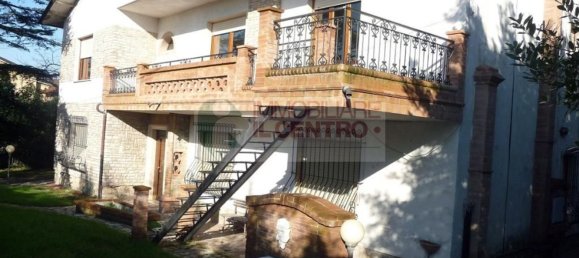 6 rooms House in Sarzana, Italy No. 139719 3