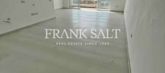 3 bedrooms Apartment in Luqa, Malta No. 2472 4