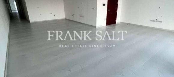 3 bedrooms Apartment in Luqa, Malta No. 2472 3