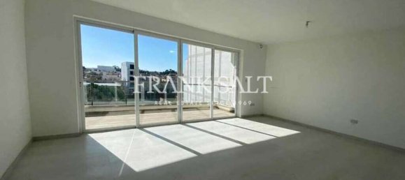 3 bedrooms Apartment in Luqa, Malta No. 2472 2