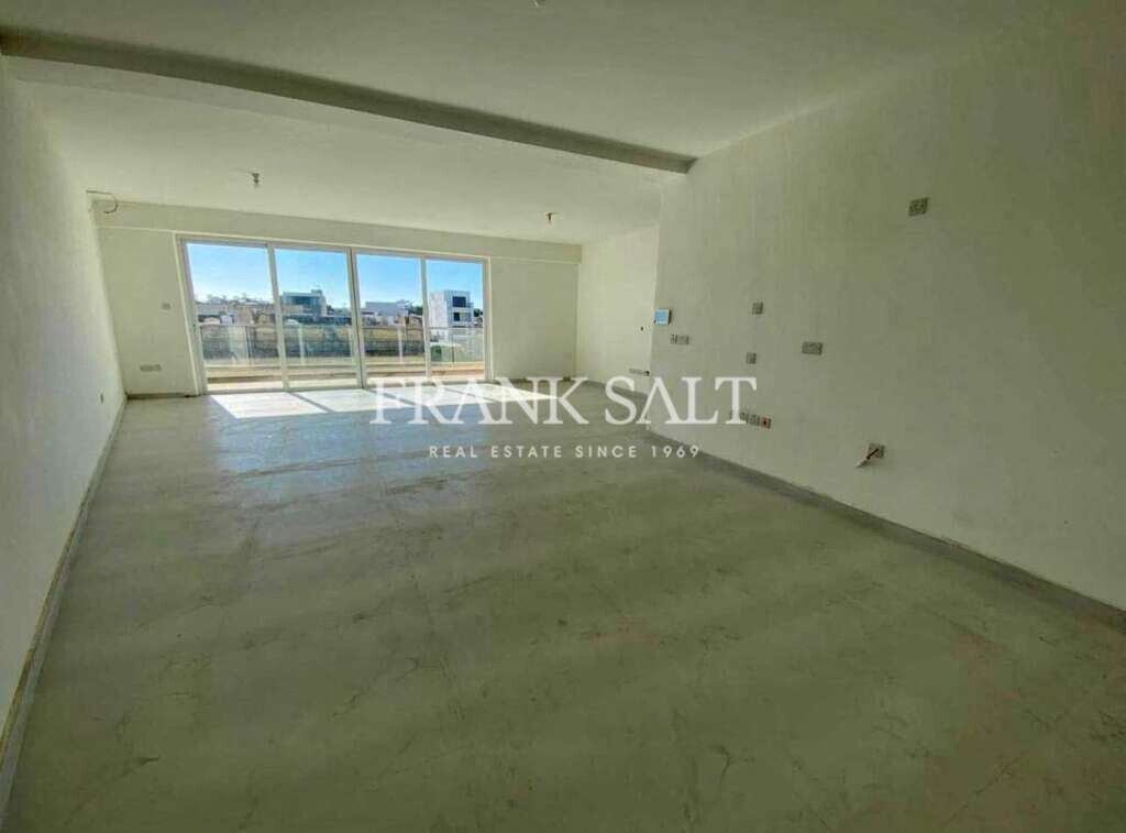3 bedrooms Apartment in Luqa, Malta No. 2472