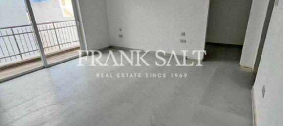 3 bedrooms Apartment in Luqa, Malta No. 2472 5