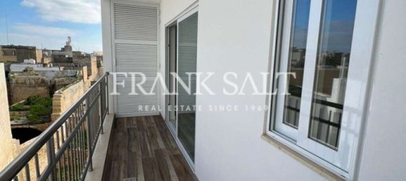 3 bedrooms Apartment in Luqa, Malta No. 2472 6