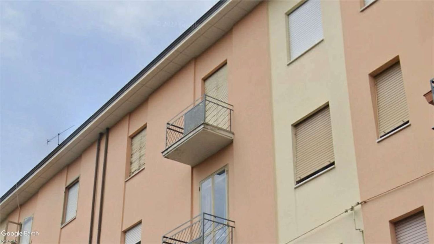 5 bedrooms Apartment in Sassuolo, Italy No. 314599