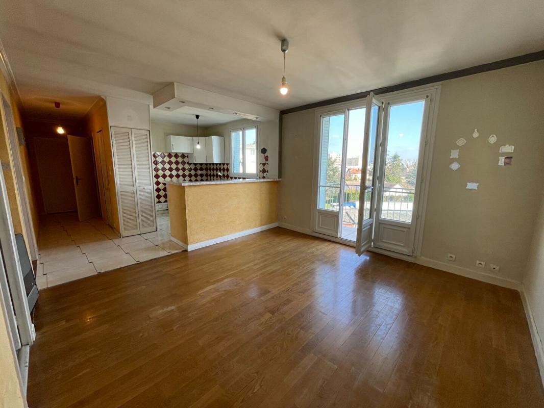 2 bedrooms Apartment in Chalon-sur-Saone, France No. 205077