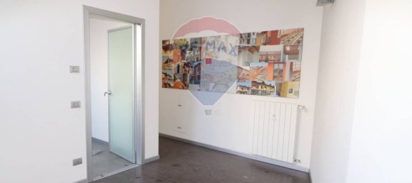 6-salle Bureau à Ponte San Pietro, Italy No. 265354 10
