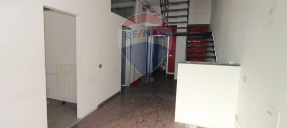 6-salle Bureau à Ponte San Pietro, Italy No. 265354 3