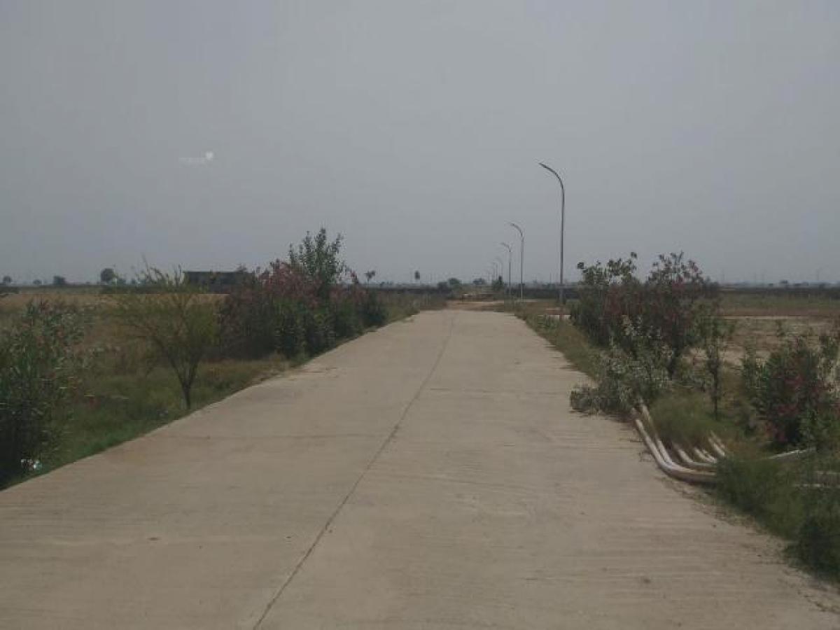  Land in Noida, India No. 65896