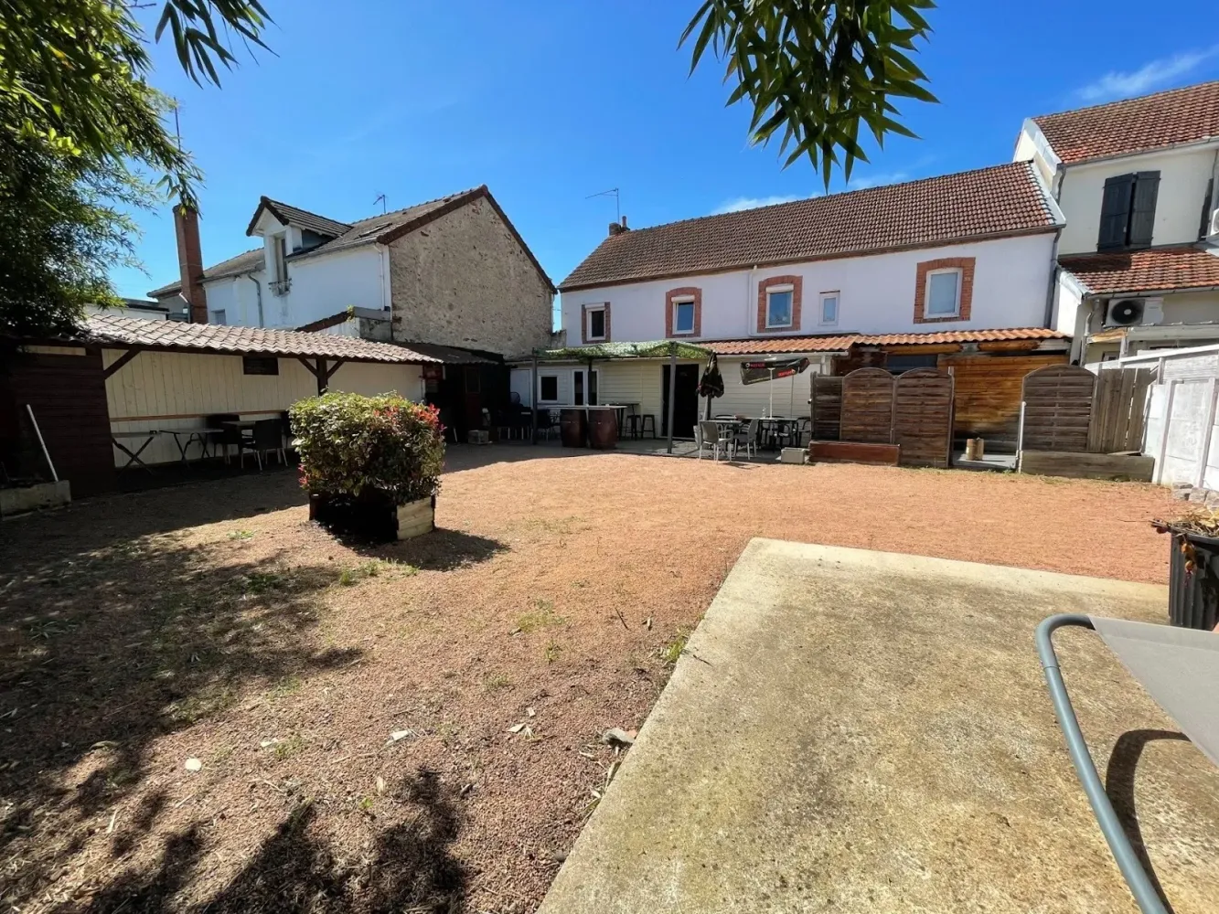 Imóvel comercial em Bellerive-sur-Allier, France N.º 344924