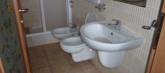 3 rooms Apartment in Monsampolo del Tronto, Italy No. 114337 6