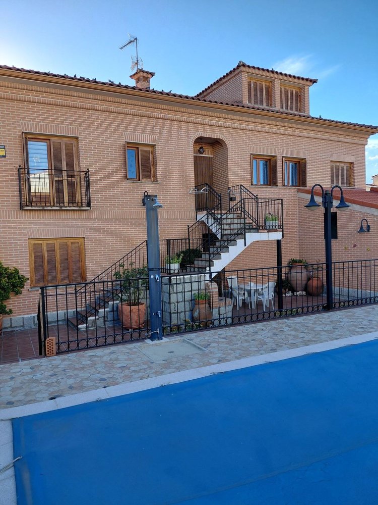 4 bedrooms House in Aldea del Fresno, Spain No. 193635