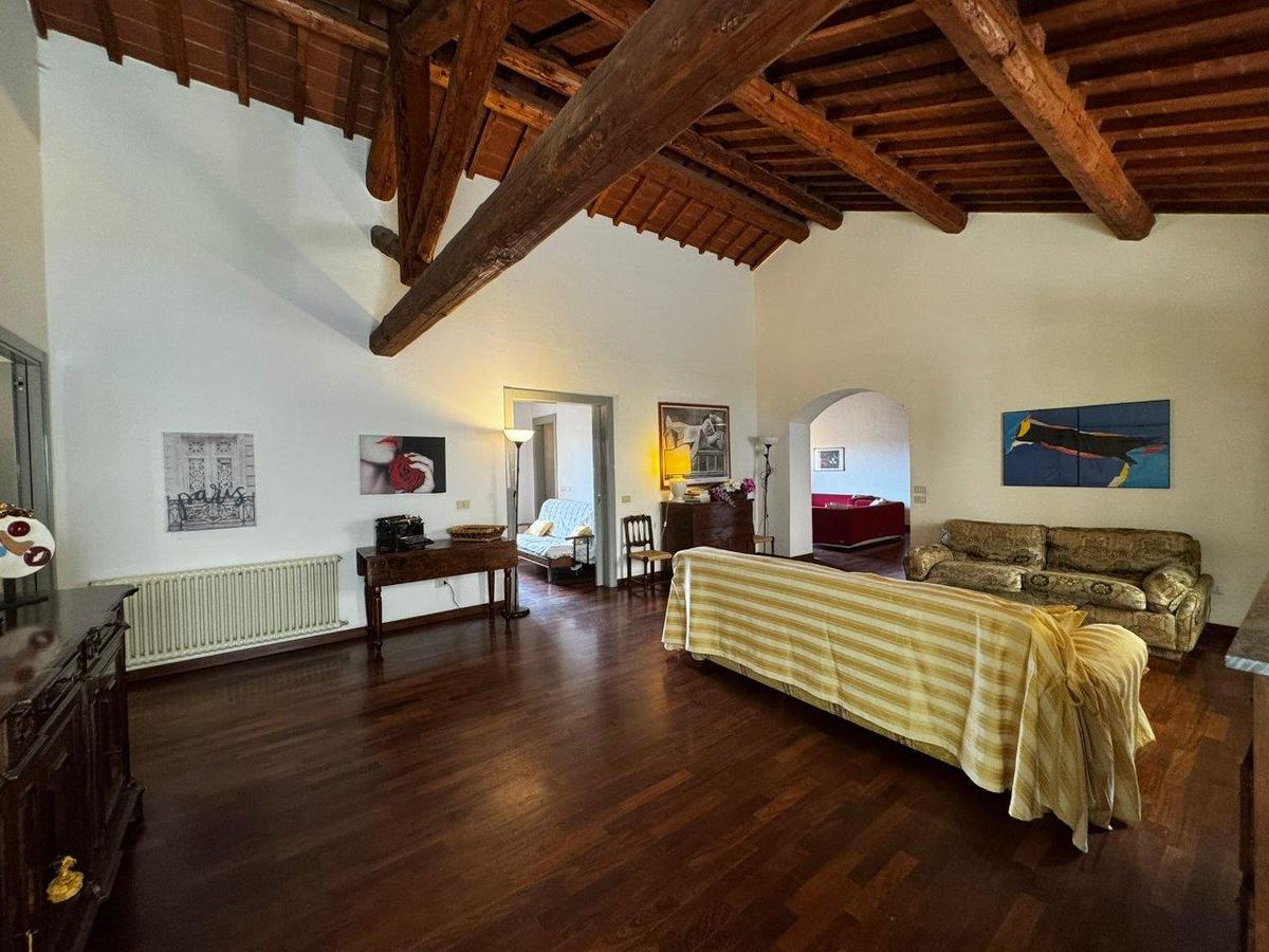 4 bedrooms Apartment in Siena, Italy No. 320500
