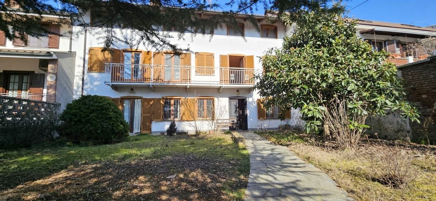 Casa de 6 habitaciónes en Chivasso, Italy No. 192133