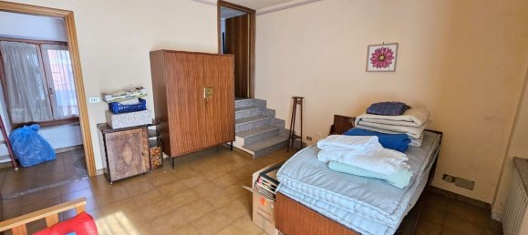 Дом с 6 комнатами в Кивассо, Италия № 192133 40