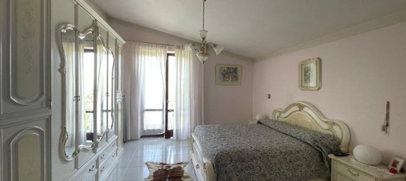4 bedrooms Apartment in Avellino, Italy No. 373529 7