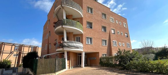 Квартира с 2 комнатами в Рим, Италия № 23278 3