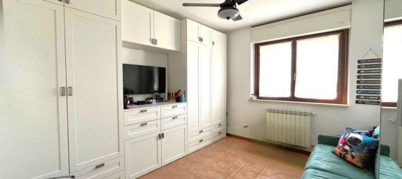 Квартира с 2 комнатами в Рим, Италия № 23278 11