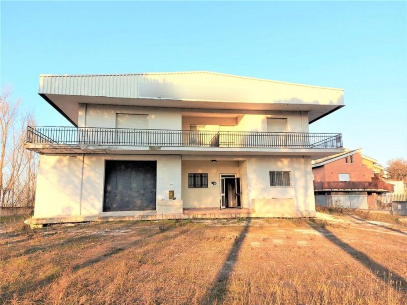  مستودع في Monte San Giusto, Italy 1501متر مربع رقم 372711