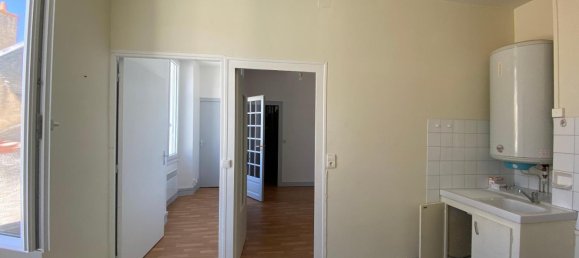 Edificio de 1 dormitorio en Le Blanc, France No. 159377 20