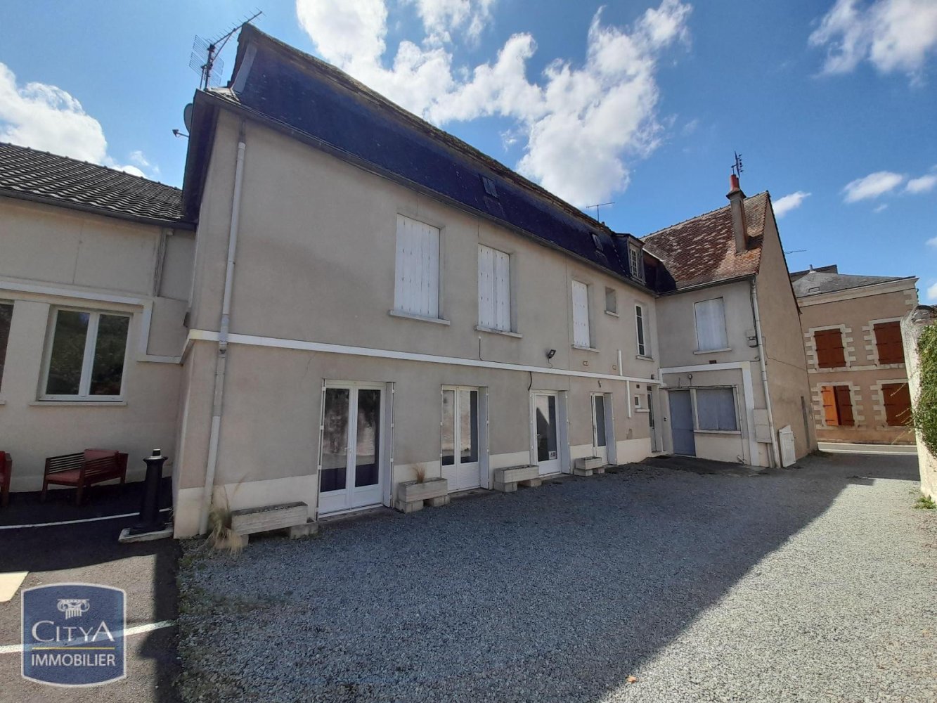 Edificio de 1 dormitorio en Le Blanc, France No. 159377