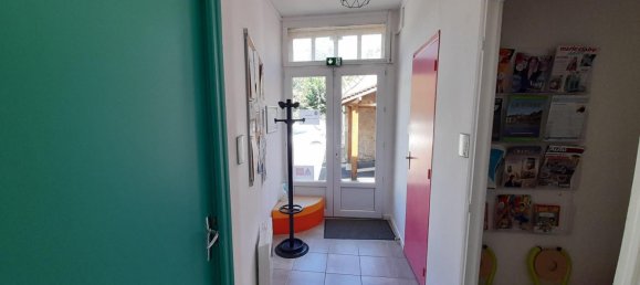 Edificio de 1 dormitorio en Le Blanc, France No. 159377 9