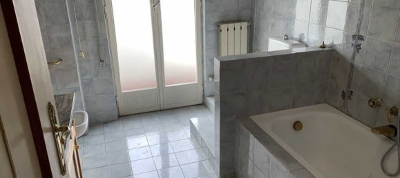 Квартира с 6 комнатами в Масса, Италия № 138141 16