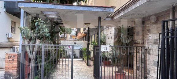 2 bedrooms Apartment in Naples, Italy No. 333810 2